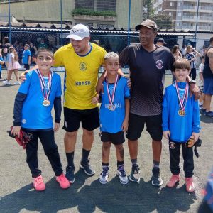 Categoria-Mirim-Goleiros-Campeões-Sadan-Moza-E-Guilherme-Domingos-Artilheiro-Victor-Ginenez
